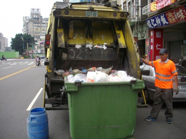 尼莎颱風來襲 ，台中市今日垃圾收運至17時止，晚間暫停收運。（台中市政府提供）