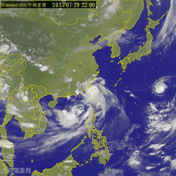29日傍晚輕颱海棠形成，氣象局發布雙颱海上陸上警報，與尼莎颱風形成夾擊台灣之勢。（翻攝自中央氣象局）