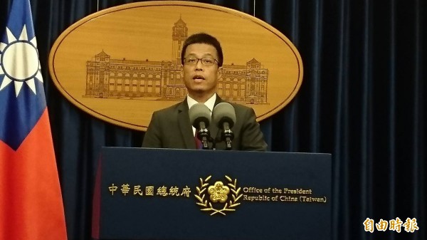 共軍閱兵拿我總統府當背景，總統府發言人黃重諺表示，類似具有針對性的威脅、挑釁，不是負責任的做法，不僅徒增台灣人民反感，國際社會也不會認同。（資料照）