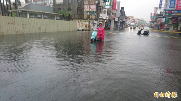 受海棠颱風影響，永康大灣地區多個路段淹水。（資料照，記者劉婉君攝）