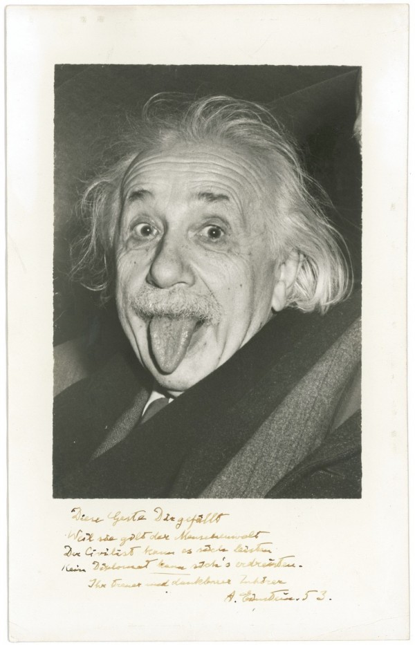 被譽為歷史上最具影響力的照片之一「吐舌頭的愛因斯坦」，上週以高達12.5萬美元（約新台幣380.2萬）的價格成交。（美聯社）