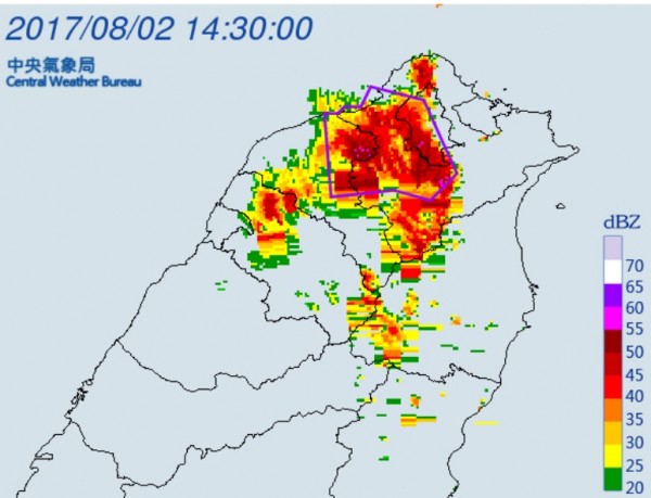 中央氣象局下午針對「台北市、新北市、桃園市」發布大雷雨即時訊息。（圖擷取自中央氣象局）