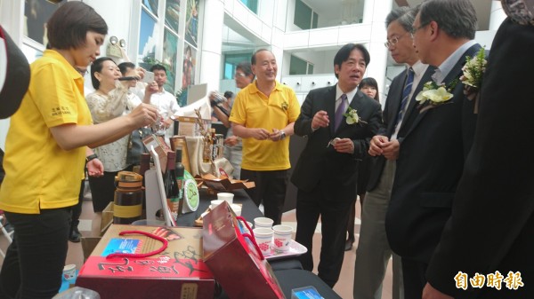 台南市政府與台灣大哥大合作，打造智慧城市服務平台。（記者劉婉君攝）