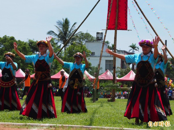 太麻里鄉婦女在健康操比賽中舞出活力。（記者王秀亭攝）