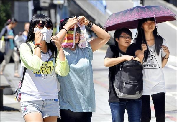 氣象局觀測資料顯示，大台北及基隆地區已有36度高溫發生。（資料照，記者廖振輝攝）