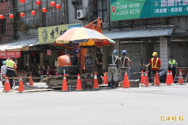 基隆市中山一路進行排水箱涵改善工程。（記者林欣漢攝）