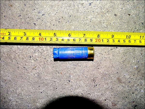 余姓男子打死同居人女兒的霰彈槍子彈。（記者花孟璟翻攝）