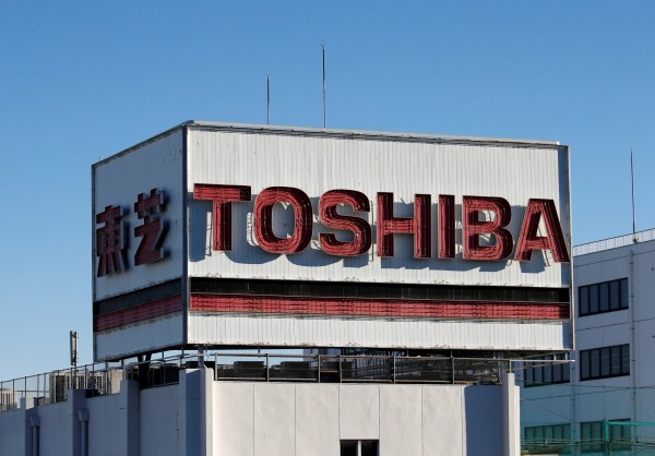 東芝公司傳出會計師總算願意簽核上年度財報，激勵其股價今天早盤飆漲。（路透）