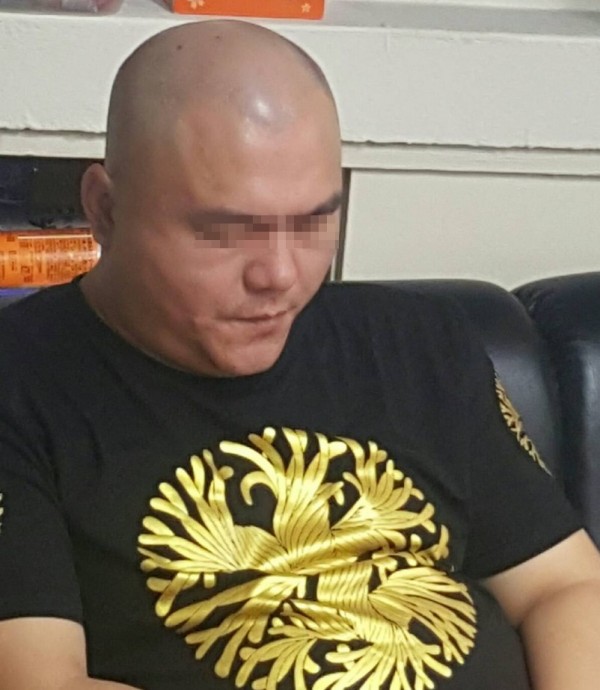 理著一個大光頭的44歲陳男，自稱目刖在中國賣茶葉。（記者劉慶侯翻攝）