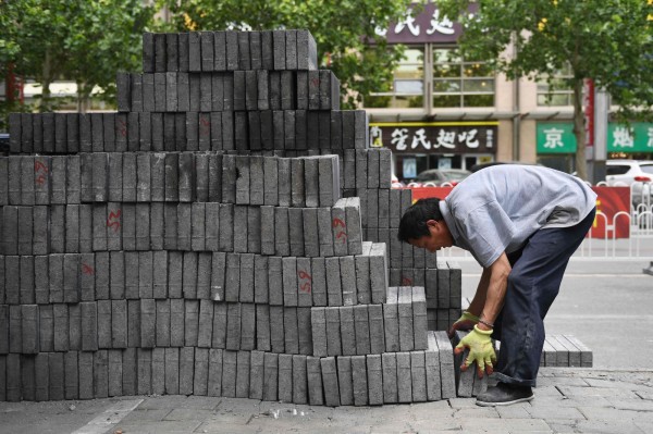 國際貨幣基金（IMF）警告，中國債務軌道相當「危險」，預計迄2022年非金融部門的債務總額，將持續攀升至相當於GDP的290％。（法新社）