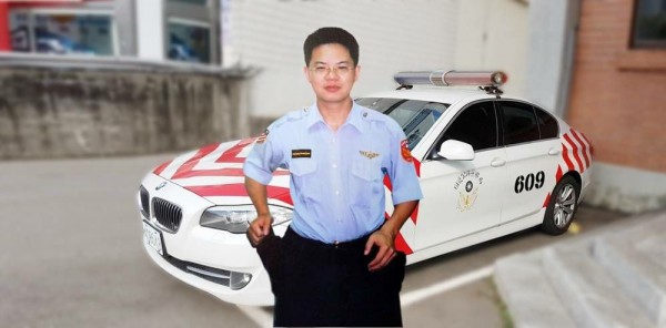 國道警察陳啟瑞處理路肩故障車輛時，遭拖板車追撞身亡，陳啟瑞的分隊長張明光在臉書上向署長陳情，希望認定陳啟瑞是「因公殉職」。（資料照，記者蔡彰盛翻攝）