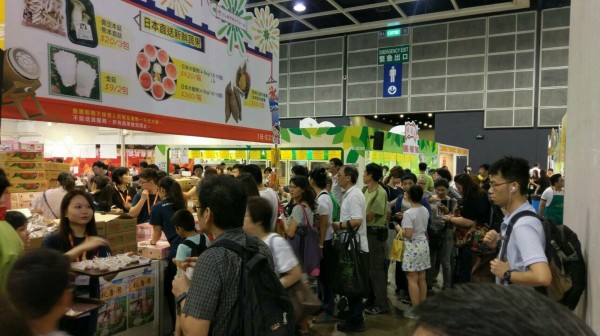 中市農產品進軍香港美食博覽會，吸引大批人潮採購。（圖台中市政府農業局提供）