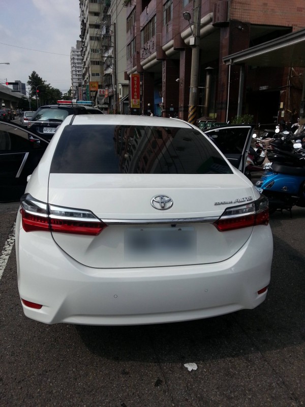 楊嫌車速快且變換車道不打方向燈被盤查,進而察覺他是詐欺車手。(記者張瑞楨翻攝 楊嫌車速快且變換車道不打方向燈被盤查,進而察覺他是詐欺車手。(記者張瑞楨翻攝