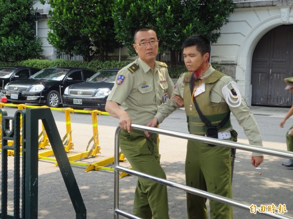 負責總統府維安的周姓憲兵，昨上午遭犯嫌呂軍億持刀砍傷。（資料照，記者李欣芳攝）