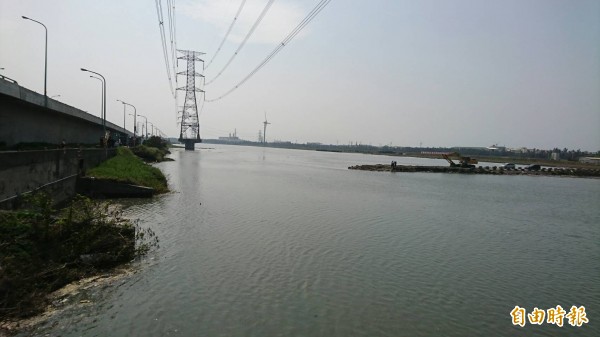 天鴿暴風圈明晨觸陸，今晚花東及恆春半島恐豪雨。（記者黃志源攝）