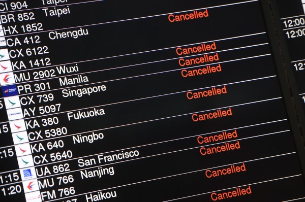 天鴿襲港，香港有420個航班取消。（法新社）