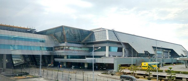 Terminal 2 at Taiwan Taoyuan International Airport is pictured yesterday. The terminal will be closed for two years for renovation when Terminal 3 opens in 2021.
Photo: Tony Yao, Taipei Times.