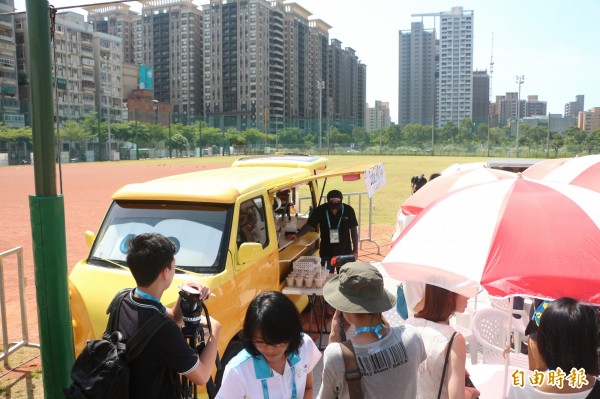 選手村餐廳戶外咖啡車的珍珠奶茶，讓世大運選手直呼想住在台灣。（資料照，記者粘藐云攝）