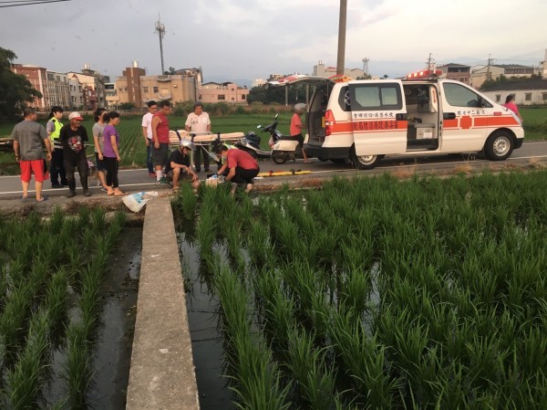 男子趴稻田死亡 警抽血釐清死因