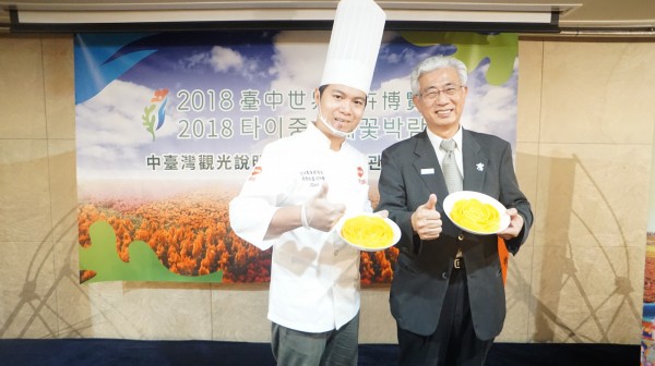 台中市觀旅局在首爾辦理觀光推介會，特別請來知名餐飲行政主廚阿慶師上演美食秀。（台中市觀旅局提供）