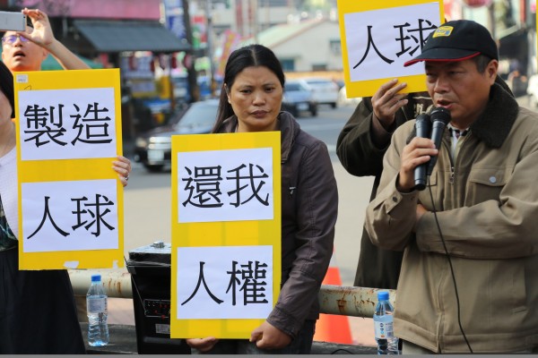 已放棄中國籍的應金蘭，因台灣的戶籍也被撤銷，成為名副其實的「人球」。（記者邱芷柔攝）