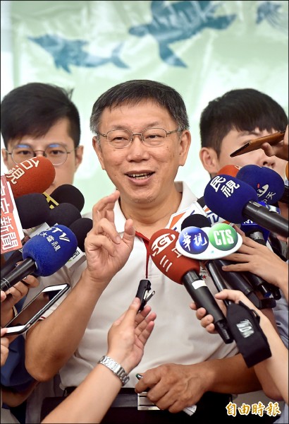 對於中華文化總會秘書長林錦昌評台北市長柯文哲像一顆流星，不像恆星，柯回應自己雖是流星，但也「流得夠久了」！（記者簡榮豐攝）