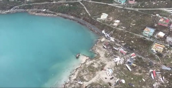 托爾托拉島過艾瑪颶風的摧殘後，災情嚴重，島上監獄也被毀損，不少犯人趁機逃獄。（路透）