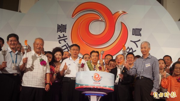 台北市長柯文哲與運動領域得獎者出席北市106年運動有功團體及人員表揚典禮。（記者蔡亞樺攝）