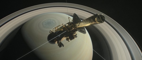 美國太空總署（NASA）太空船卡西尼號（Cassini），預計在明（15）日墜毀在土星表面，為20年的探索旅程畫下終點。（路透）