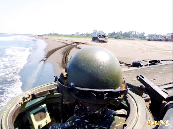 海軍陸戰隊新兵因病死亡，軍方稱未延誤病情。（圖為陸戰隊訓練情形，圖中人物非當事人，記者黃旭磊攝）