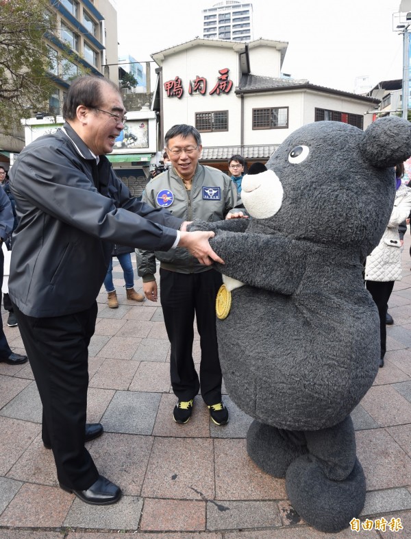 台北市警察局長邱豐光（左）表示，「鐵打衙門流水的官」，警察工作在哪裡都是一樣的。（資料照，記者劉信德攝）