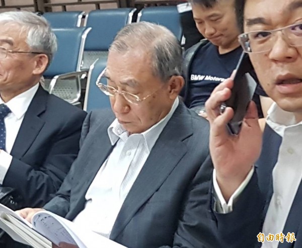 益航董事長長原彰弘（中）今向北檢聲請暫時解除限制出境、出海。（記者錢利忠攝）