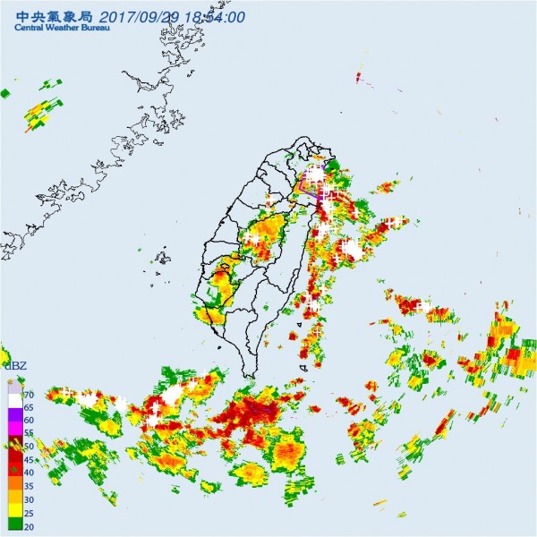 根據中央氣象局最新氣象資料顯示，宜蘭一帶目前落雷不斷，請民眾多加注意。（圖擷自中央氣象局）