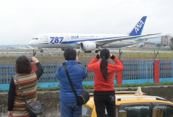 民航局擬修「民用航空運輸業管理規則」，針對國內民航客機限制機齡，未來滿26年的高齡機將強制退場，預計10月中旬召開公聽會後，報交通部審議。（資料照，記者張嘉明攝）