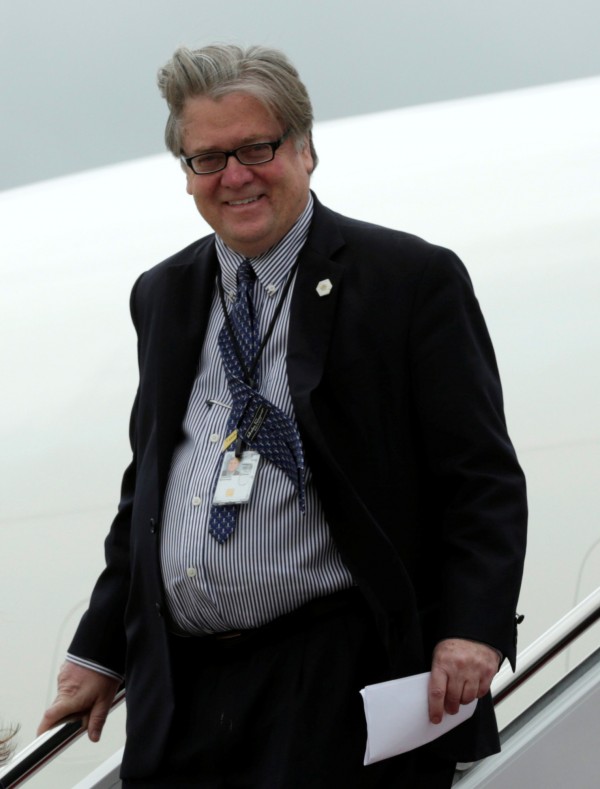 前川普政府白宮首席策略師、前美國總統顧問的史蒂芬·巴農（Steve Bannon）警告，如果川普有任何企圖加強槍枝管理的措施，將引發川普的核心支持者極度不滿。（路透社）