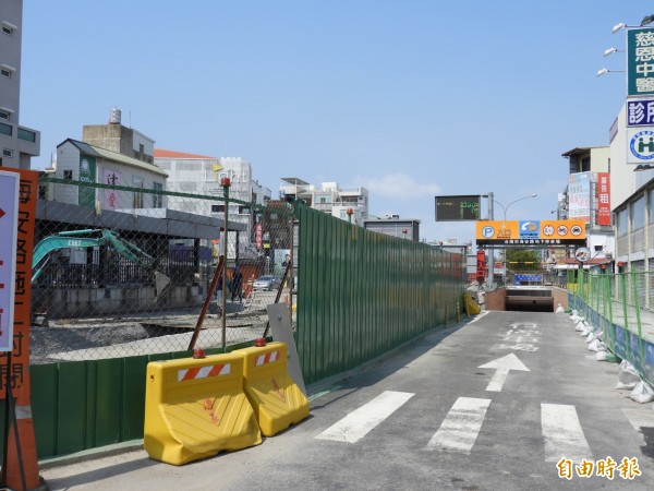 海安路地下停車場出入口維持通行。（記者洪瑞琴攝）