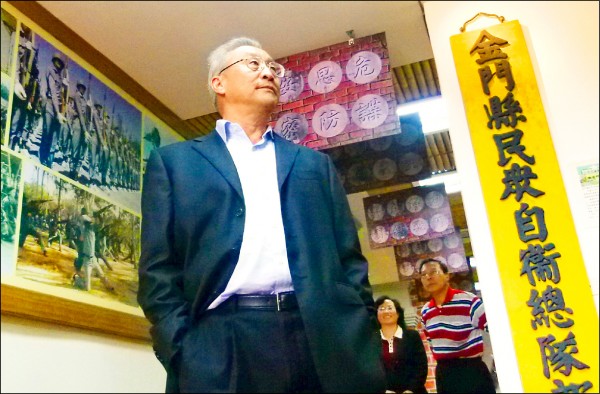 共諜案頻傳，顯示中國對台的敵意從來不曾減少。圖為二○一二年，當時中國海協會副會長張銘清參訪金門民眾自衛總隊展示館，與後方的「保密防諜」掛牌成了有趣對比。（資料照）