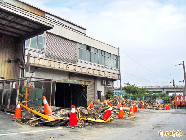 彰檢在2013年查獲電鍍工廠偷排廢水。（資料照，記者張聰秋攝）