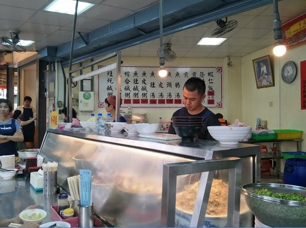 台南知名的阿堂鹹粥被國稅局輔導從今年九月下旬開始開發票。（圖：擷取自阿堂鹹粥網頁）