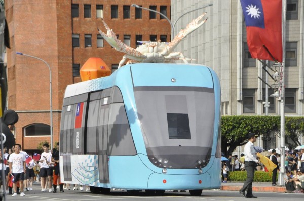 國慶花車「發生什麼事」 民政局長：假帳號攻擊