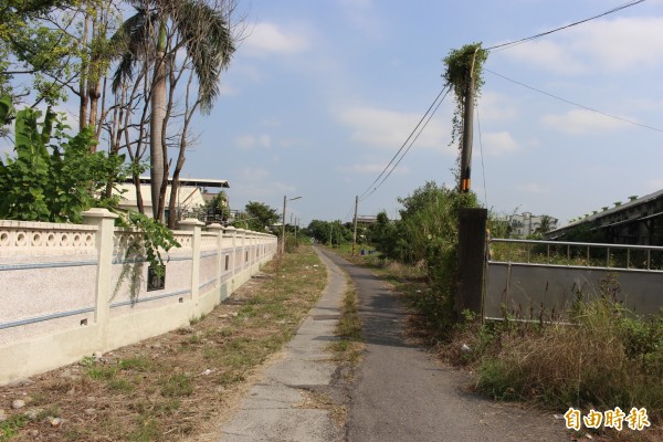 位於縣農會後側台糖小火車舊鐵道將變身紫茵大道，增加居民休憩場所。（記者林國賢攝）