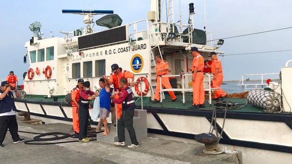 《TAIPEI TIMES》Entire Crew Rescued After Ship Sinks Off Kaohsiung - 焦點 ...