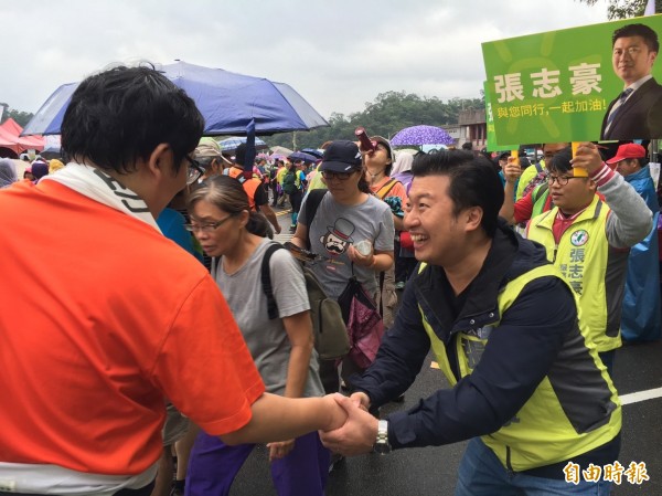 民進黨發言人張志豪從黨中央返回基層參選議員。（記者翁聿煌攝）