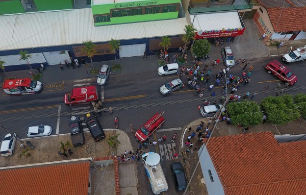 巴西發生校園槍擊案，14歲少年開槍掃射教室釀4死2傷。（美聯社）