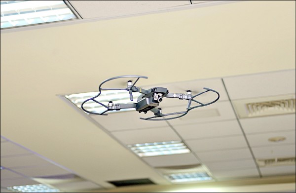 行政院今審查民航法修正草案，將針對無人機實名制進行討論。（資料照）