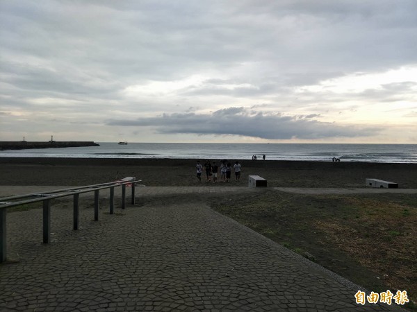 觀夕平台被列為最危險水域。（資料照，記者邱灝唐攝）