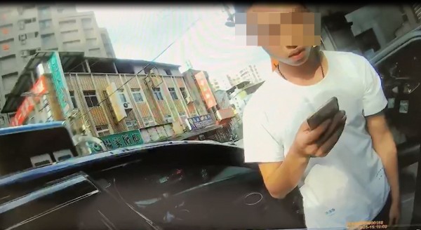 陳姓男子才因詐欺案遭羈押出監，又走上車手之路遭逮。（記者陳薏云翻攝）