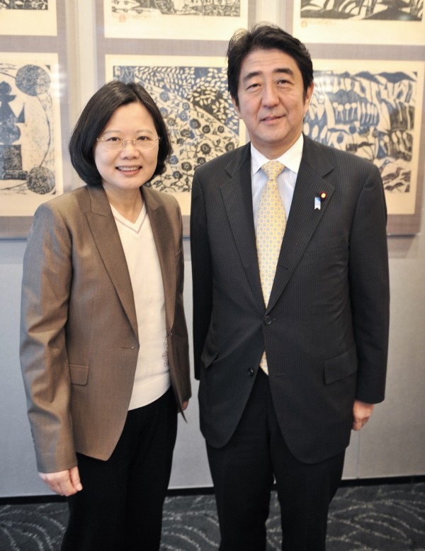 2011年蔡英文與日本首相安倍晉三會面。(資料照,民進黨提供) 2011年蔡英文與日本首相安倍晉三會面。(資料照,民進黨提供)