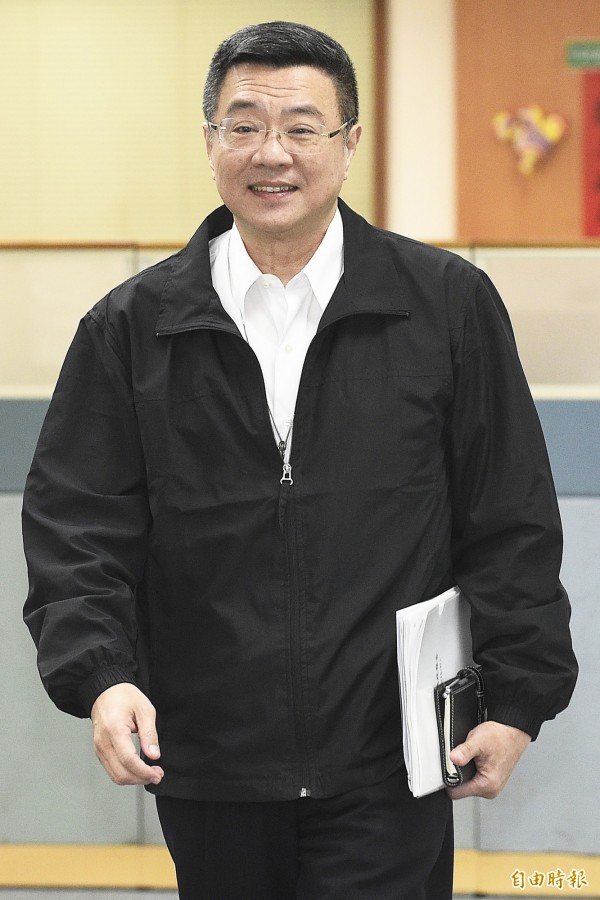 針對勞基法「一例一休」將再修法，據轉述，行政院秘書長卓榮泰今於民進黨中常會中指出，相關修法是「沈重的決定」，是為了符合社會多數人的期待。（記者陳志曲攝）