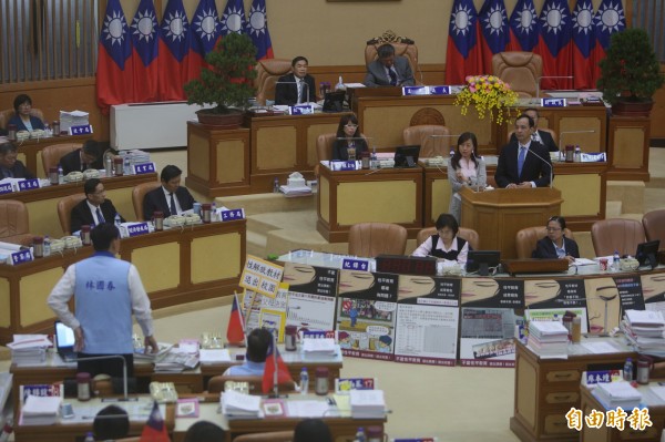 國民黨新北市議員林國春反對同志婚姻，今天早上在市議會市政總質詢時再度語出驚人指：「同志婚姻是沒有好下場的。」（記者何玉華攝）